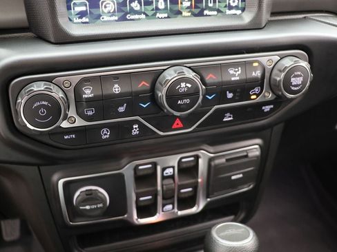 Used 2022 Jeep Gladiator Sport AWD/4WD image 17