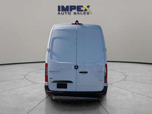 Used 2025 Mercedes-Benz Sprinter 2500 image 4