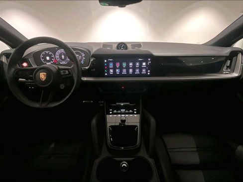 Used 2025 Porsche Cayenne S image 17
