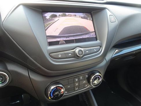 Used 2022 Chevrolet TrailBlazer LT w/ Driver Confidence Package FWD image 19