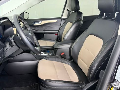 Certified 2021 Ford Escape Titanium w/ Titanium Elite Package image 10