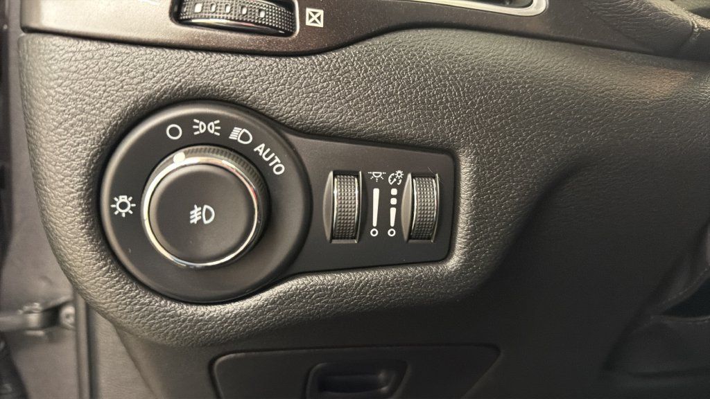 Used 2021 Jeep Cherokee Trailhawk w/ Trailer Tow Group AWD/4WD image 19