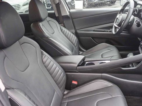 Used 2023 Hyundai Elantra Limited image 16