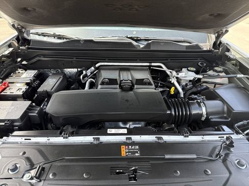 Used 2024 Chevrolet Colorado LT AWD/4WD image 40