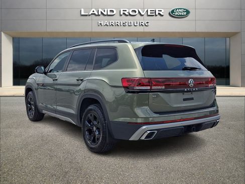 Used 2025 Volkswagen Atlas Peak Edition SE AWD/4WD image 2
