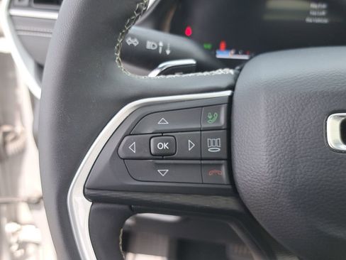 Certified 2024 Jeep Grand Cherokee Altitude AWD/4WD image 19