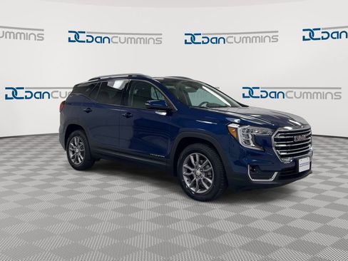 Used 2023 GMC Terrain SLT AWD/4WD image 2