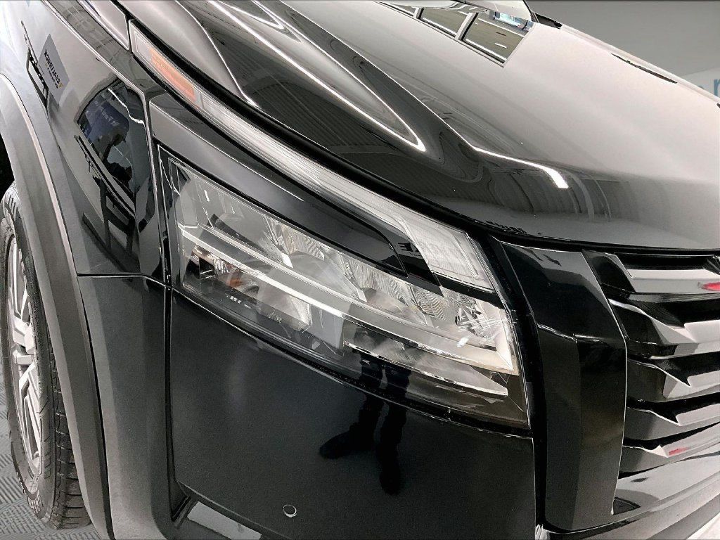 Used 2023 Nissan Pathfinder SL w/ Lighting Package (N92) AWD/4WD image 33