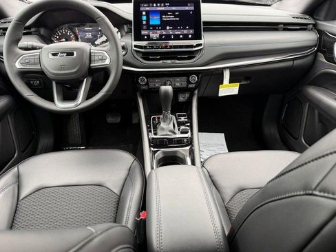 New 2026 Jeep Compass Latitude image 7