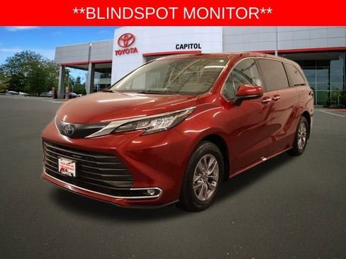 Used 2023 Toyota Sienna XLE image 6