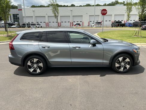 Used 2020 Volvo V60 T5 Cross Country AWD/4WD image 11