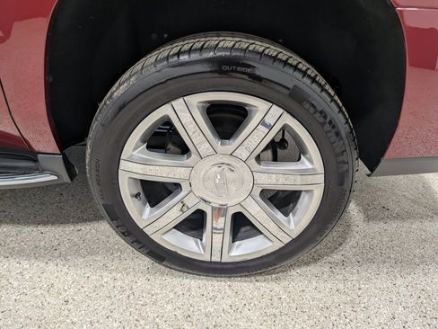 Used 2020 Cadillac Escalade ESV Luxury AWD/4WD image 13