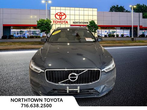 Used 2019 Volvo XC60 T5 Momentum w/ Multimedia Package AWD/4WD image 18