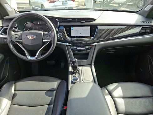 Used 2023 Cadillac XT6 Premium Luxury image 11