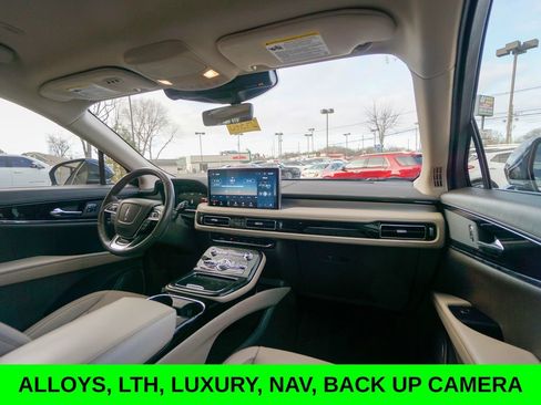 Used 2023 Lincoln Nautilus FWD w/ Premium Package image 16