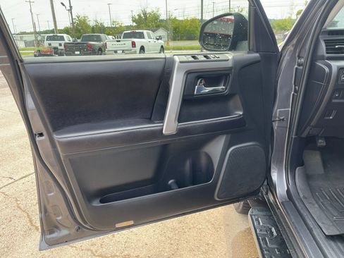 Used 2016 Toyota 4Runner SR5 AWD/4WD image 11