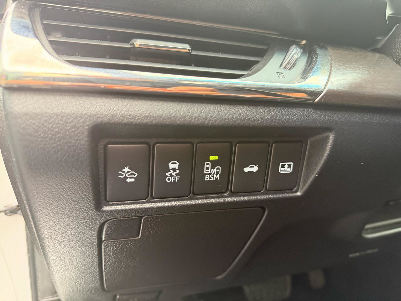 Used 2018 Toyota Avalon Limited w/ All Weather Liner Package FWD image 22