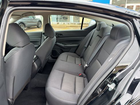 Used 2024 Nissan Altima 2.5 SV FWD image 33