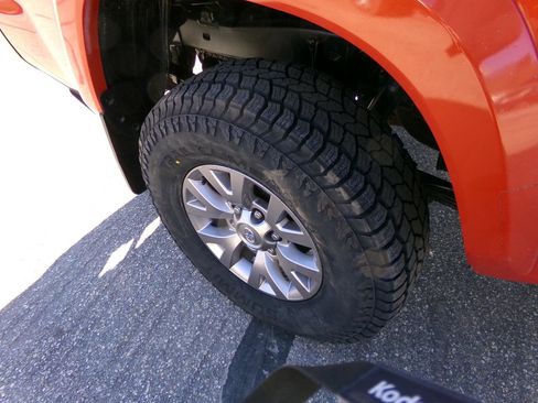 Used 2017 Toyota Tacoma SR5 w/ Tow Package image 12