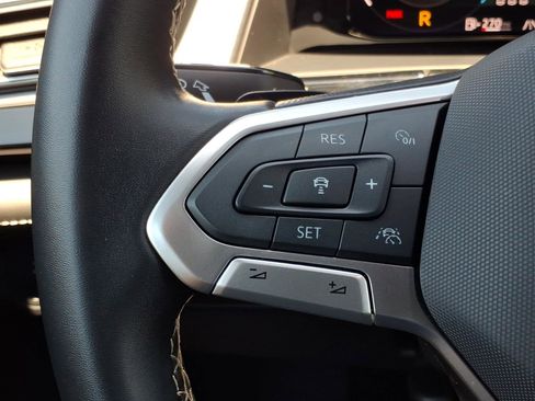 Certified 2025 Volkswagen Atlas Cross Sport SE FWD image 31
