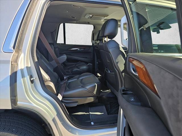 Used 2017 Cadillac Escalade Luxury AWD/4WD image 11