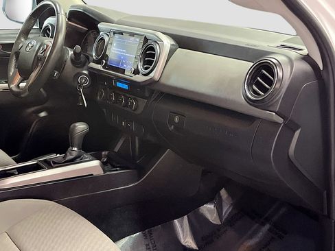 Used 2022 Toyota Tacoma SR5 w/ Black Out Package (TMS) AWD/4WD image 26