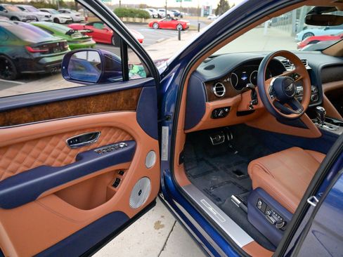 Used 2023 Bentley Bentayga image 15