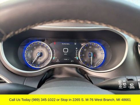 Used 2024 Chrysler Pacifica Touring-L image 15