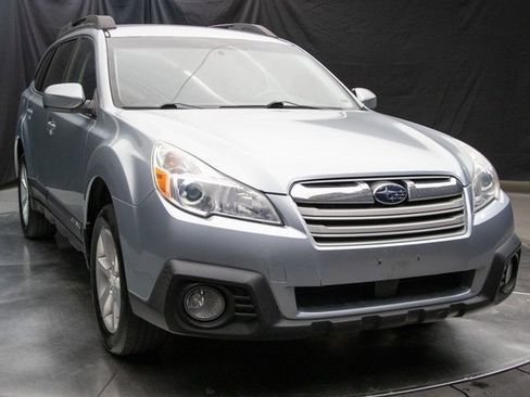 Used 2014 Subaru Outback 2.5i Premium image 3