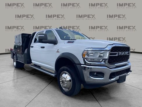 Used 2024 RAM 5500 Tradesman w/ Chrome Appearance Group AWD/4WD image 7