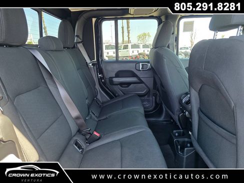 Used 2022 Jeep Gladiator Overland w/ Safety Group AWD/4WD image 16