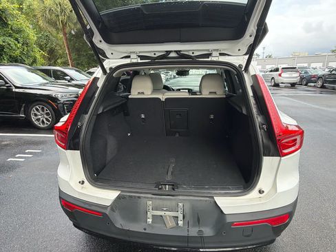 Certified 2025 Volvo XC40 B5 Ultra AWD/4WD image 23