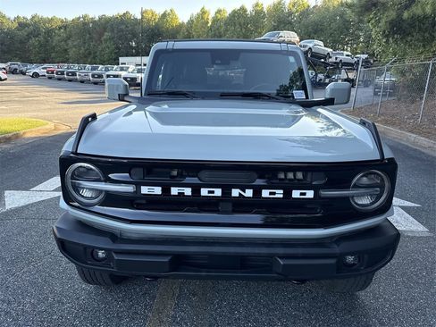 Used 2024 Ford Bronco Outer Banks image 2