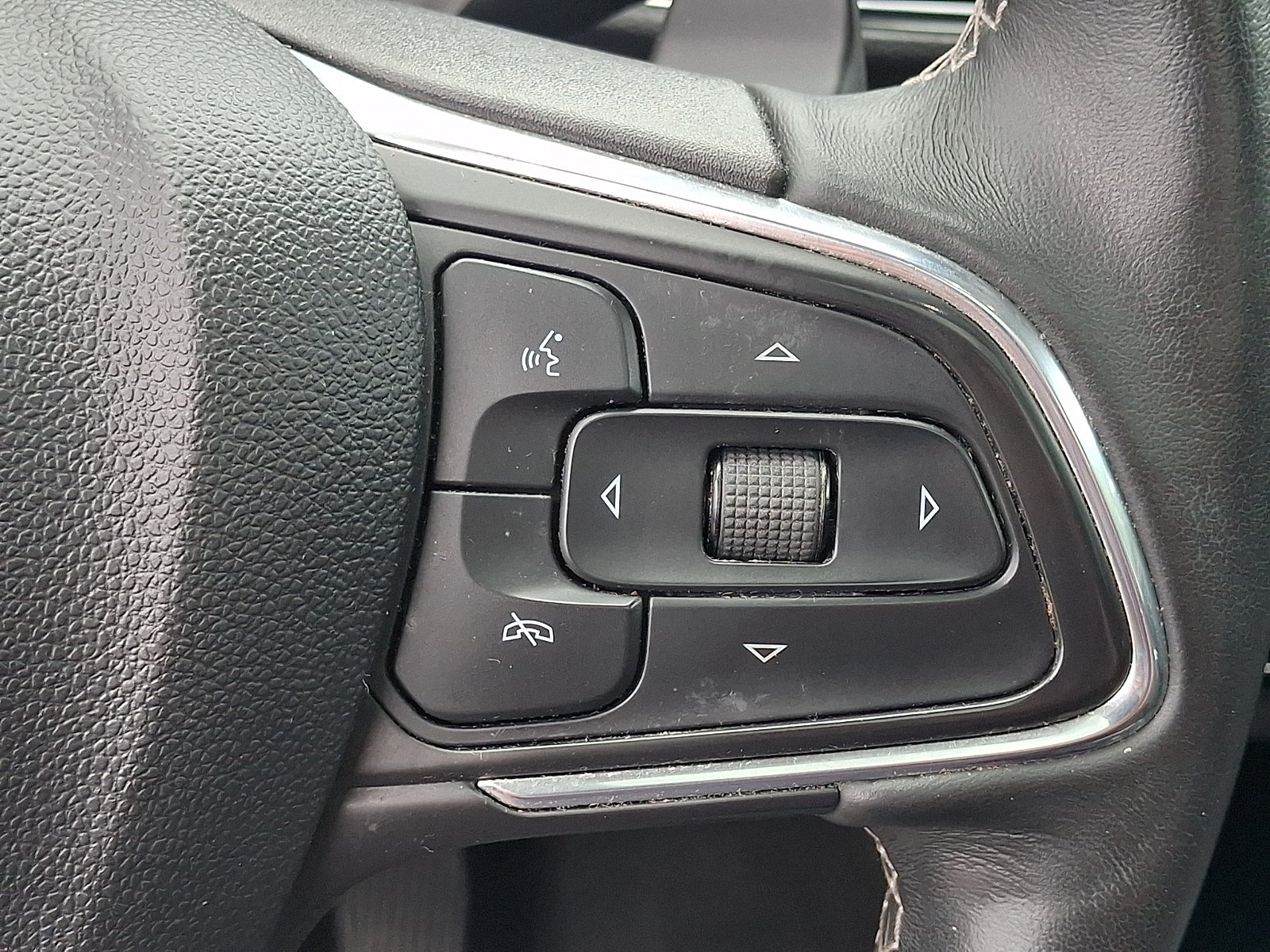 Used 2023 Buick Envision Avenir AWD/4WD image 24