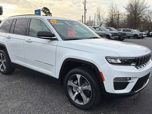 Used 2025 Jeep Grand Cherokee Limited w/ Trailer Tow Package image 3