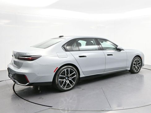 Used 2024 BMW 740i xDrive w/ Premium Package AWD/4WD image 7