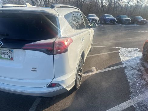 Used 2016 Toyota RAV4 SE image 11