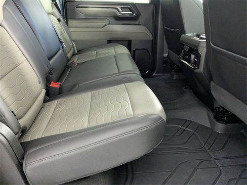 Used 2024 Chevrolet Silverado 2500 ZR2 w/ Technology Package image 32