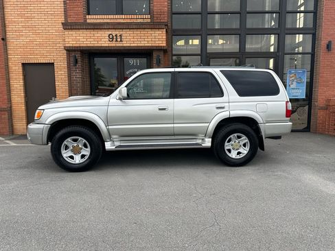 Used 2000 Toyota 4Runner SR5 w/ Upgrade Value Pkg 2 AWD/4WD image 4
