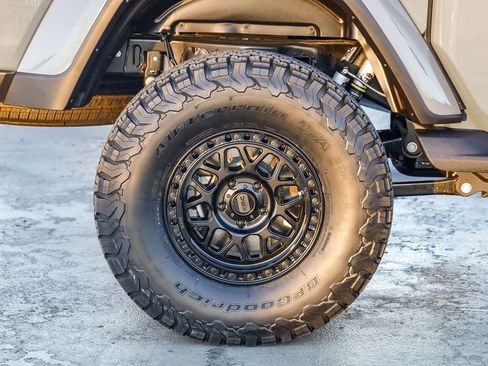 New 2025 Jeep Gladiator Sport image 12