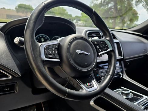 Used 2017 Jaguar F-PACE S AWD/4WD image 35