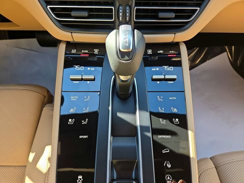 Certified 2026 Porsche Macan image 13