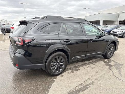 Used 2025 Subaru Outback Onyx Edition image 2