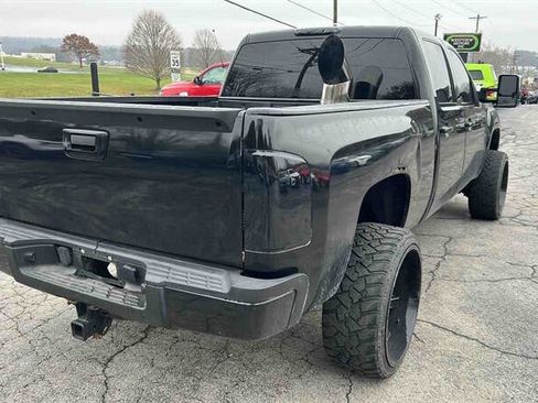 Used 2009 GMC Sierra 2500 SLT w/ Entertainment Package image 8