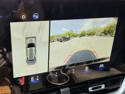 Certified 2025 Chevrolet Equinox LT w/ Safety and Technology Package image 31