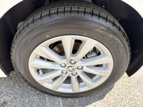 Used 2026 Toyota Corolla SE FWD image 30