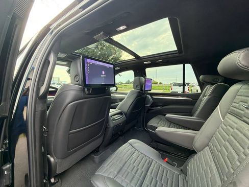 Used 2025 Cadillac Escalade Sport Platinum w/ LPO, ONYX Package AWD/4WD image 37