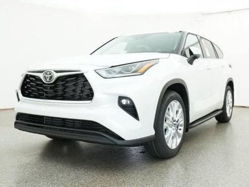 New 2026 Toyota Highlander AWD image 31