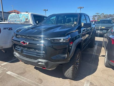 Used 2025 Chevrolet Colorado ZR2 w/ Technology Package AWD/4WD image 2