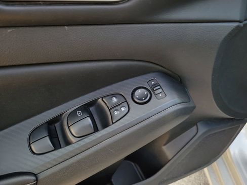 Used 2024 Nissan Altima 2.5 SV image 21